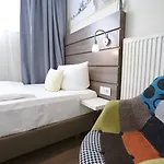 By Golden Tulip Hotel Kiel