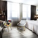 By Golden Tulip Hotel Kiel