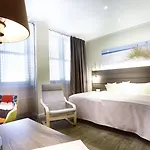 By Golden Tulip Hotel Kiel