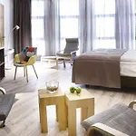 By Golden Tulip Hotel Kiel