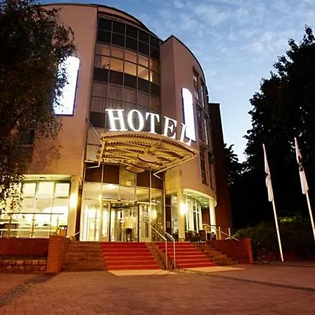 By Golden Tulip Hotel Kiel