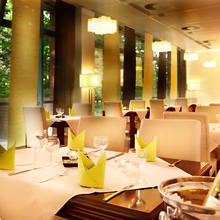 By Golden Tulip Hotel Kiel