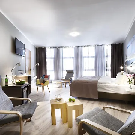 By Golden Tulip Киль