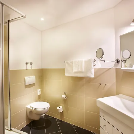 By Golden Tulip Hotel Kiel