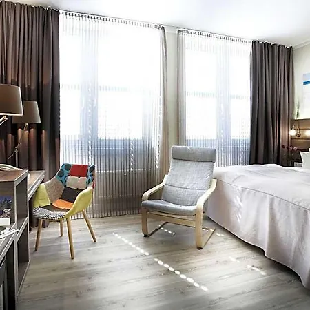By Golden Tulip Ξενοδοχείο