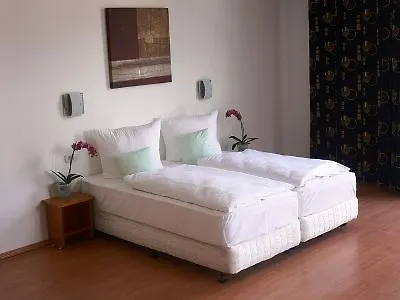 By Golden Tulip 4* Kiel