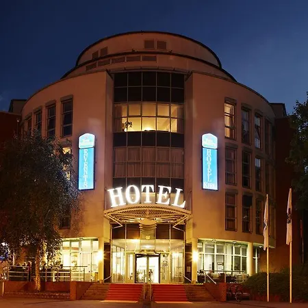 By Golden Tulip Hotel Kiel