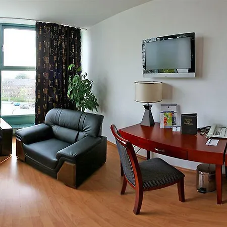 By Golden Tulip Hotel Kiel