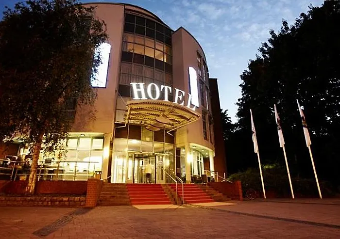 By Golden Tulip Hotel Kiel