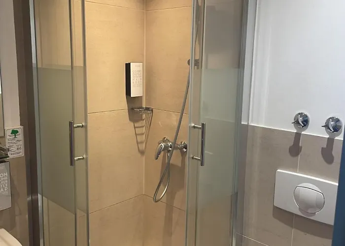 מלון By Golden Tulip 4*