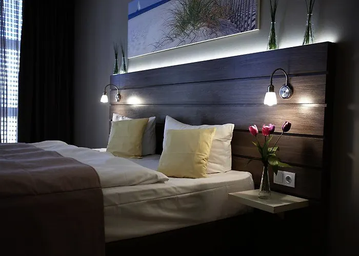 מלון By Golden Tulip 4*