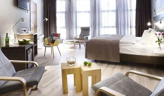 By Golden Tulip Hotel Kiel