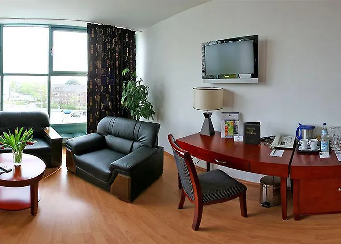 By Golden Tulip Hotel Kiel